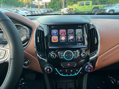 Used 2017 Chevrolet Cruze Premier FWD image 23