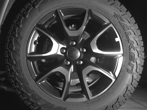 Used 2025 Jeep Compass Trailhawk AWD/4WD image 14