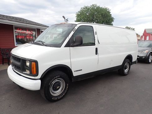Used 2000 Chevrolet Express 3500 w/ Cold Climate Pkg RWD image 3