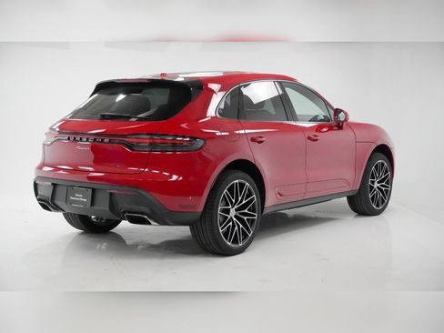 Used 2025 Porsche Macan image 10