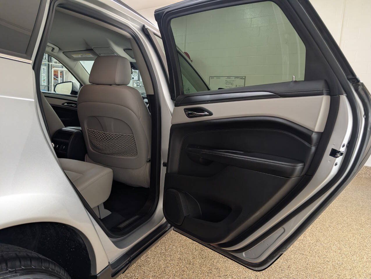 Used 2015 Cadillac SRX FWD image 17