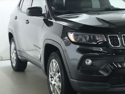 Used 2023 Jeep Compass Latitude AWD/4WD image 8