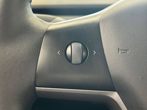 Used 2022 Tesla Model Y Long Range AWD/4WD image 28