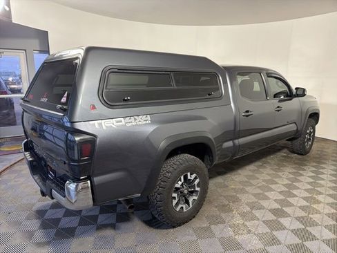 Used 2022 Toyota Tacoma TRD Off-Road AWD/4WD image 13