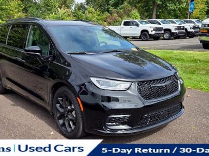 Used 2025 Chrysler Pacifica Limited