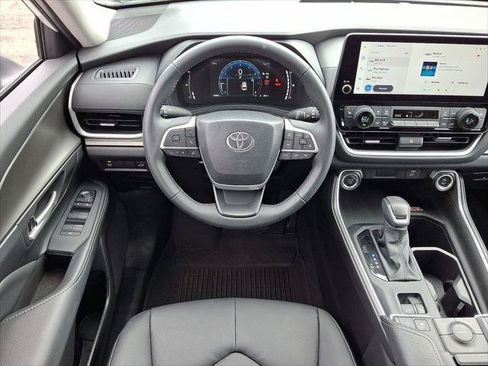 Certified 2025 Toyota Grand Highlander FWD image 23