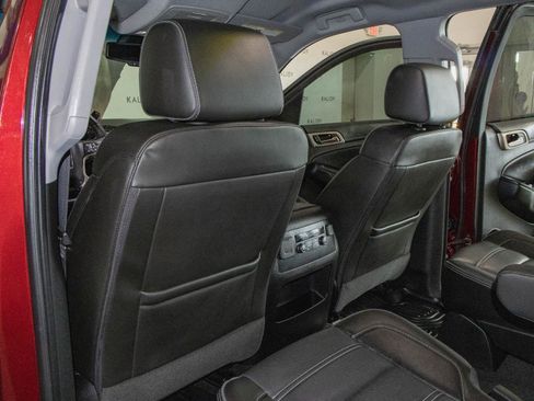 Used 2018 GMC Yukon Denali AWD/4WD image 10