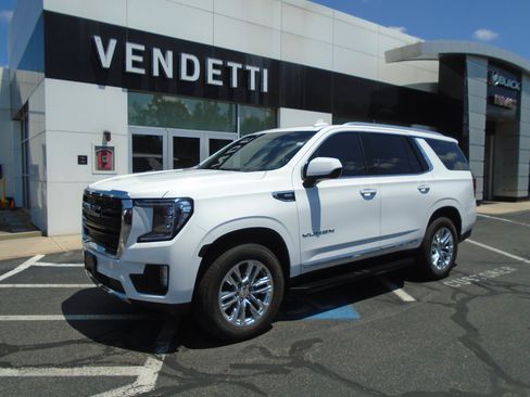 Used 2023 GMC Yukon SLT AWD/4WD image 1