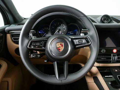 Used 2026 Porsche Macan AWD/4WD image 9