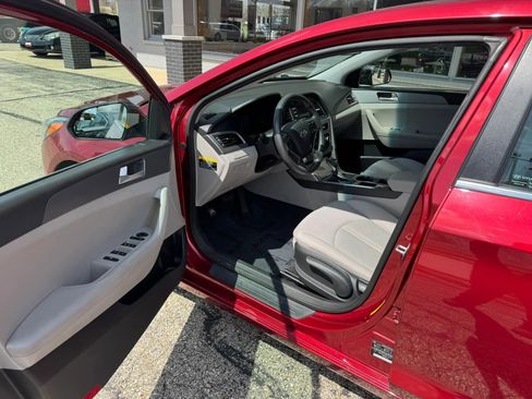 Used 2015 Hyundai Sonata SE FWD image 9