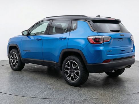 Used 2025 Jeep Compass Trailhawk AWD/4WD image 6