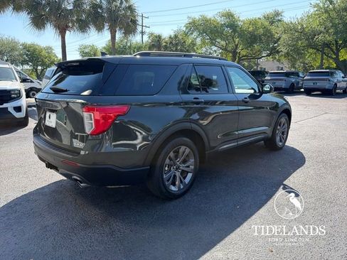 Certified 2023 Ford Explorer XLT w/ Equipment Group 202A AWD/4WD image 9