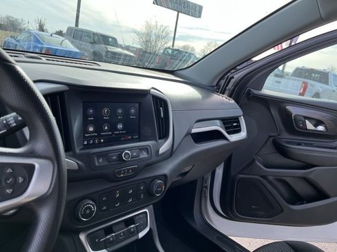Used 2024 GMC Terrain SLE image 17