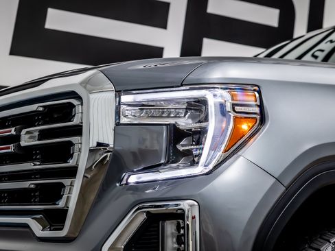 Used 2021 GMC Sierra 1500 SLT AWD/4WD image 19