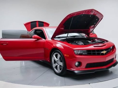 Used 2010 Chevrolet Camaro SS w/ LPO, Ground Effects Package RWD image 14