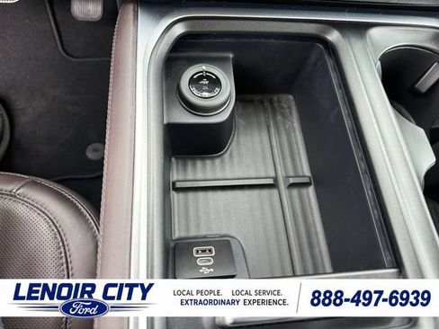 Used 2026 Ford Expedition Platinum w/ Platinum Ultimate Package AWD/4WD image 27