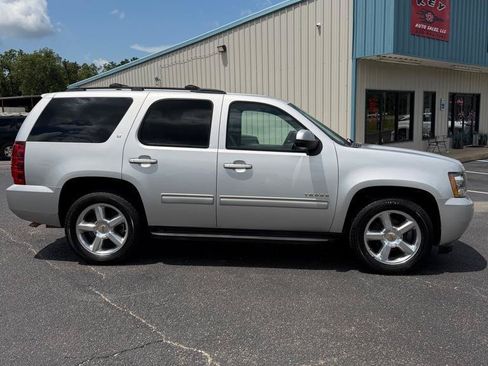 Used 2010 Chevrolet Tahoe LT RWD image 4