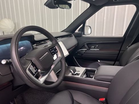 Used 2025 Land Rover Range Rover SE AWD/4WD image 9