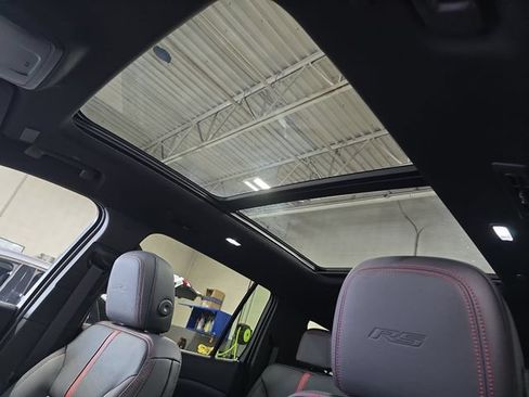 New 2026 Chevrolet Traverse RS w/ LPO, Floor Liner Package AWD/4WD image 32