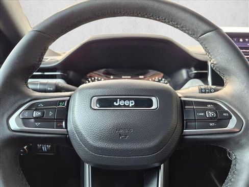 Used 2024 Jeep Compass Latitude w/ Sun and Sound Group AWD/4WD image 15