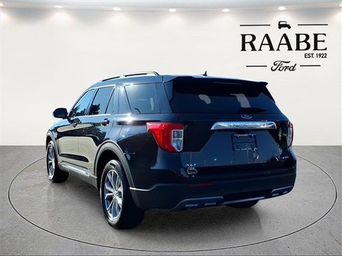 Used 2022 Ford Explorer XLT w/ Equipment Group 202A image 5