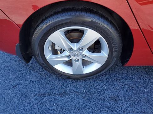 Used 2013 Hyundai Elantra GLS w/ Preferred Pkg image 28