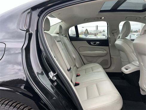Used 2022 Volvo S60 B5 Momentum w/ Premium Package image 18