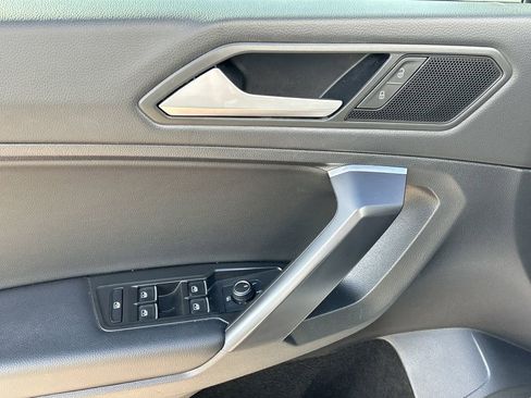 Used 2021 Volkswagen Tiguan SE R-Line image 18