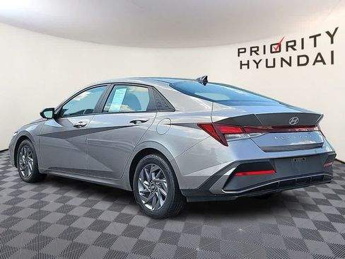 Used 2024 Hyundai Elantra SEL FWD image 6