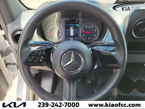 Used 2025 Mercedes-Benz Sprinter 2500 image 30