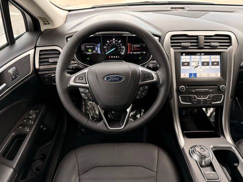 Used 2017 Ford Fusion SE w/ Equipment Group 602A FWD image 26