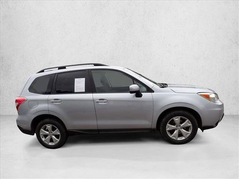 Used 2015 Subaru Forester 2.5i Premium AWD/4WD image 5