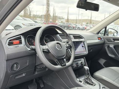 Used 2021 Volkswagen Tiguan SE image 10
