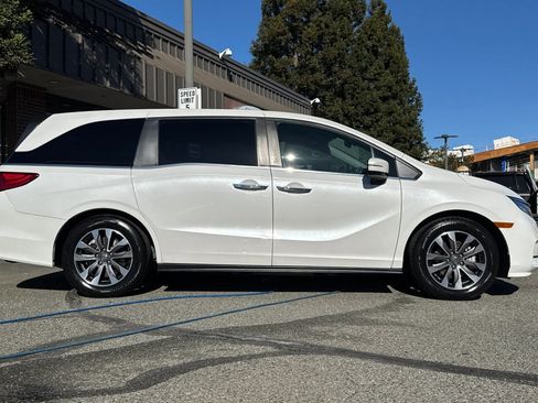 Used 2023 Honda Odyssey EX-L image 3