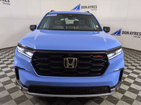 Used 2025 Honda Pilot TrailSport image 12