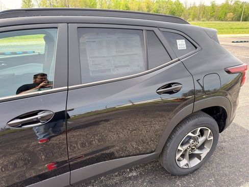 New 2026 Chevrolet Trax LT FWD image 10