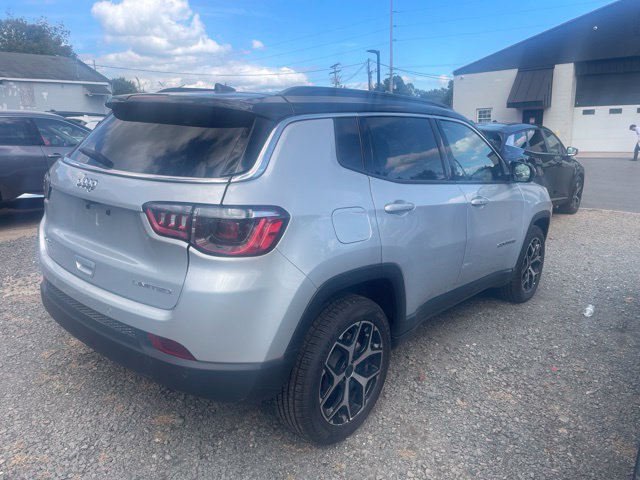 Used 2025 Jeep Compass Limited AWD/4WD image 4