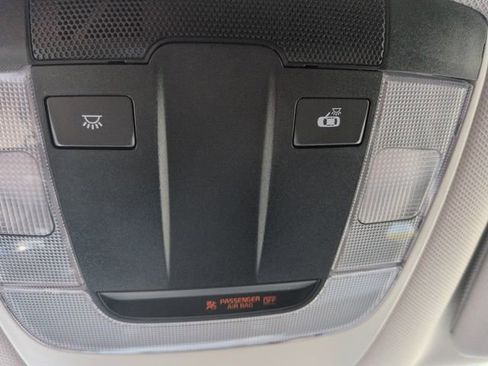 Used 2023 Kia Sorento LX image 32