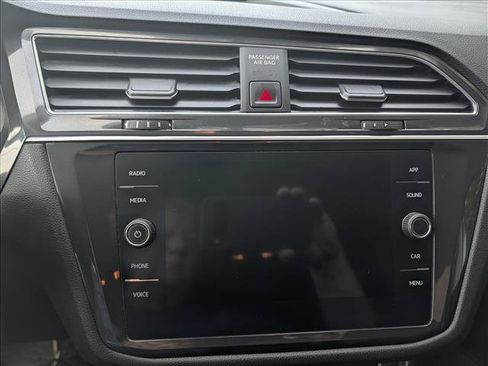 Certified 2021 Volkswagen Tiguan SE FWD image 36