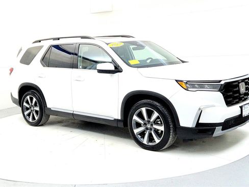 Used 2023 Honda Pilot Touring image 7