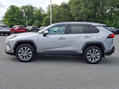 Certified 2022 Toyota RAV4 XLE Premium AWD/4WD image 4