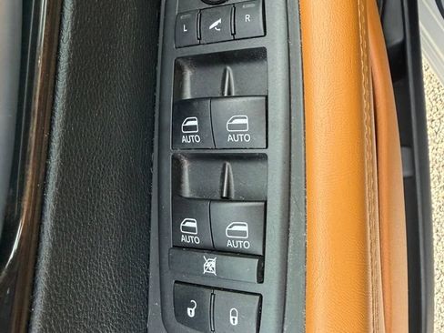 Used 2021 Chrysler Pacifica Pinnacle AWD/4WD image 33
