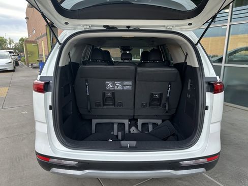 Used 2024 Kia Carnival LX image 39