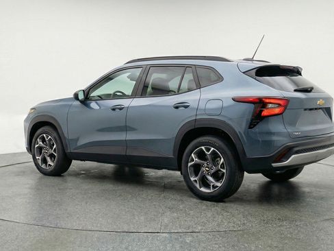 Used 2025 Chevrolet Trax LT image 6