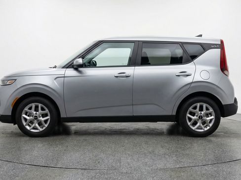 Used 2025 Kia Soul LX w/ LX Technology Package image 5