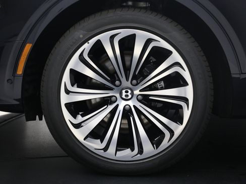 New 2025 Bentley Bentayga image 10