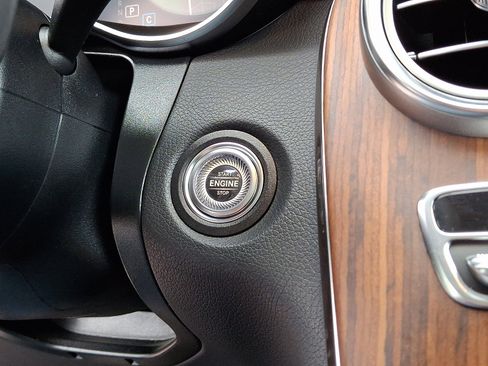 Used 2022 Mercedes-Benz GLC 300 4MATIC w/ Multimedia Package Lite image 26