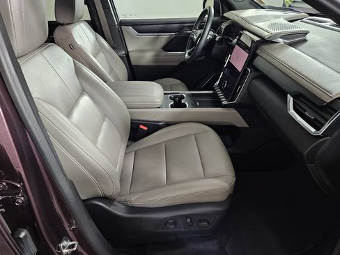 Used 2024 GMC Acadia Elevation FWD image 30
