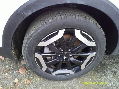 Used 2025 Kia Telluride S image 8