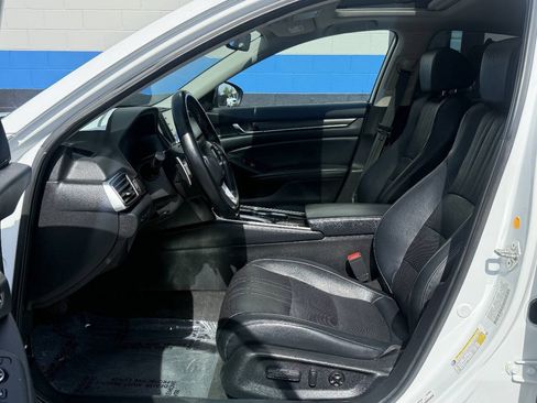Used 2018 Honda Accord Touring image 9